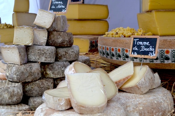 Cycling in Provence - French cheeses