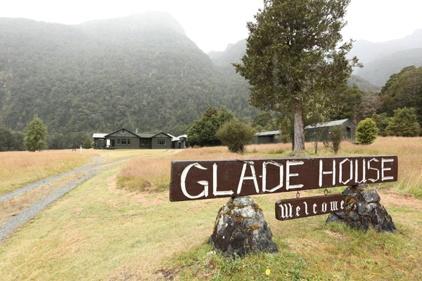Glade House - Accommodation for hiking in New Zealand